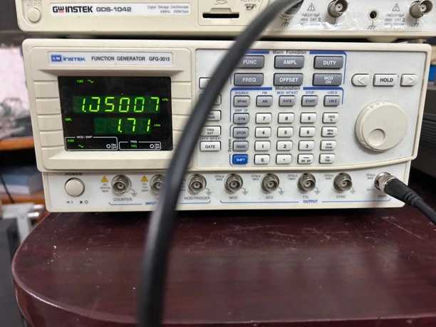 8新  15Ｍ信号发生器固纬屏幕瑕疵