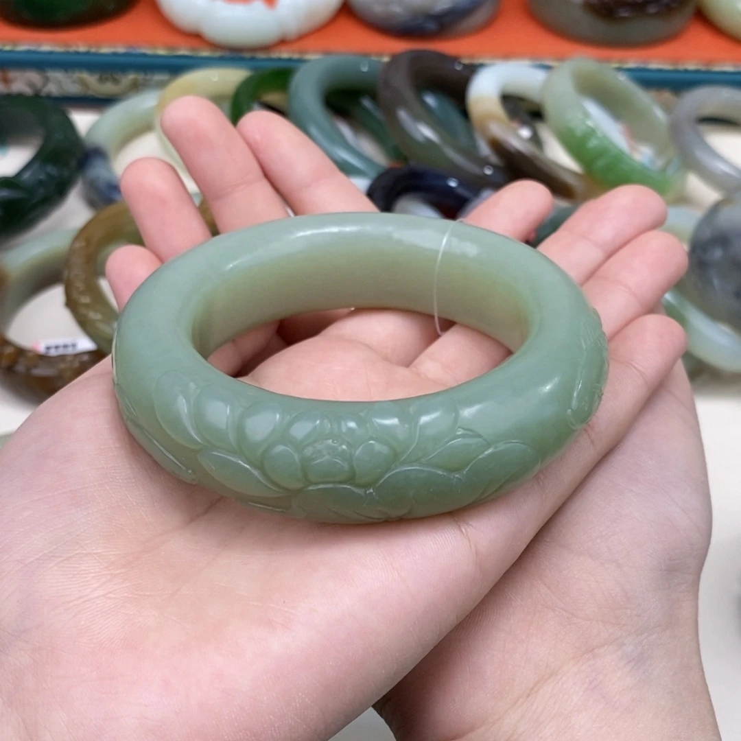 王***醉和田玉手镯未镶嵌