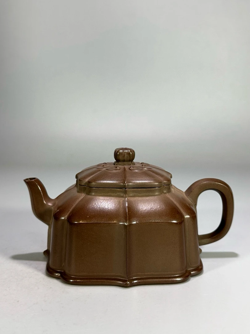 颈纹如意菱方壶 落款「邵福官」容量约300cc 尺寸14.2×10.7×7.5cm