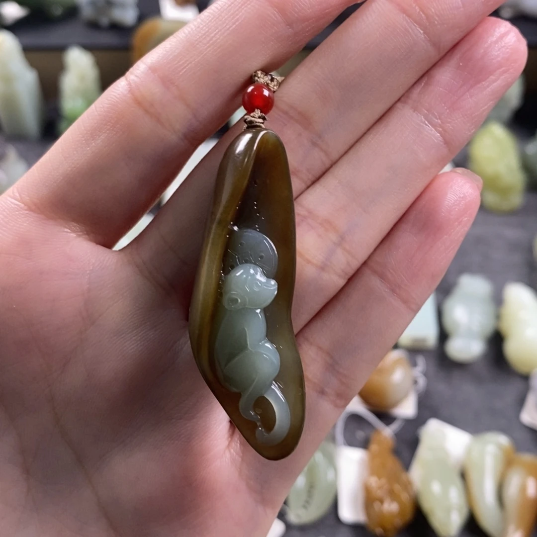 石***鑫和田玉未镶嵌颈饰