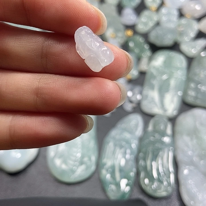 翡翠未镶嵌颈饰缅甸A货翡翠挂件
