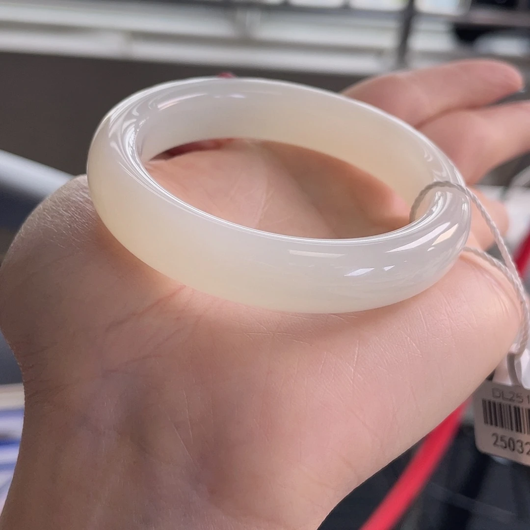 和田玉未镶嵌手镯冰胶荔枝白 肉细底子干净 开播福利