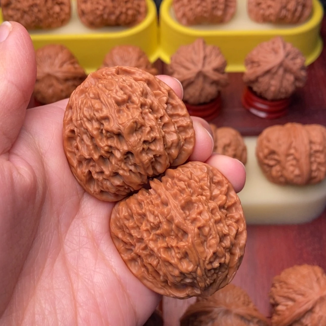 吊坠文玩核桃42红皮 三角彊……