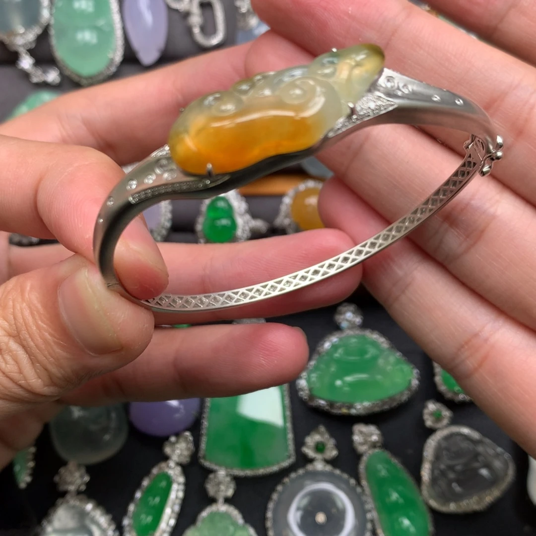 翡翠18K金镶嵌手镯