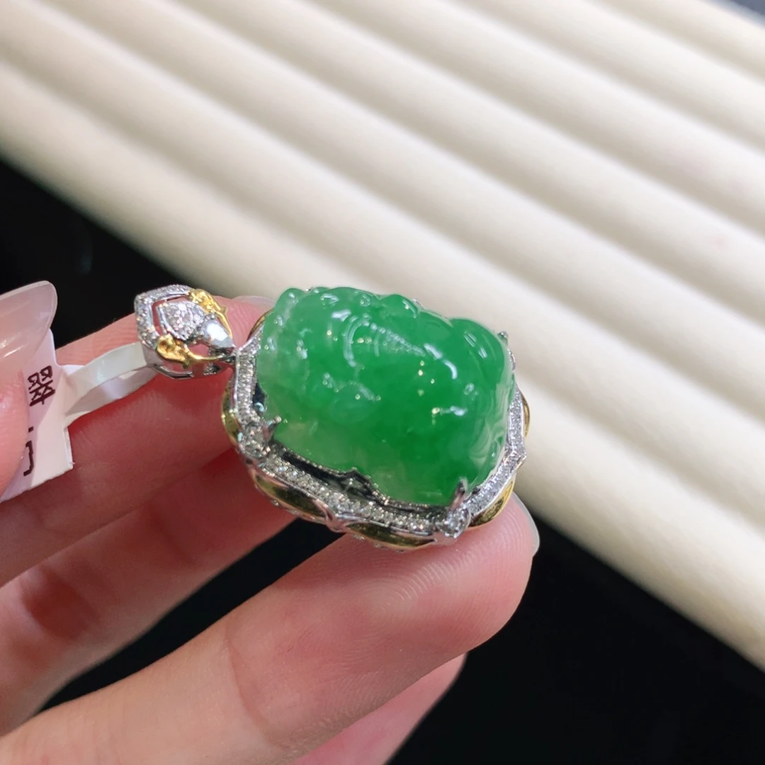 翡翠颈饰18K金镶嵌绿貔貅