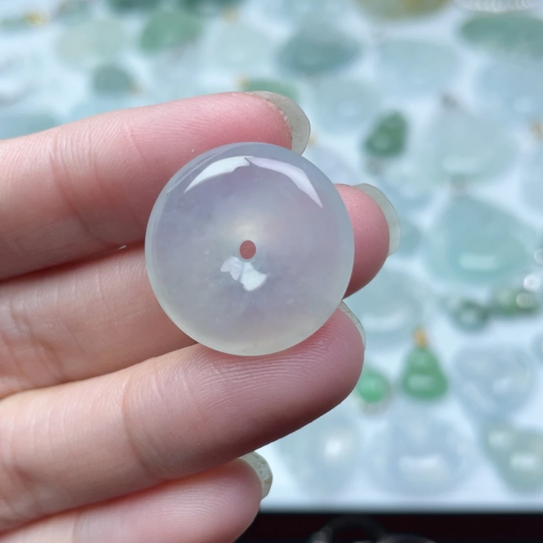 翡翠未镶嵌颈饰平安扣