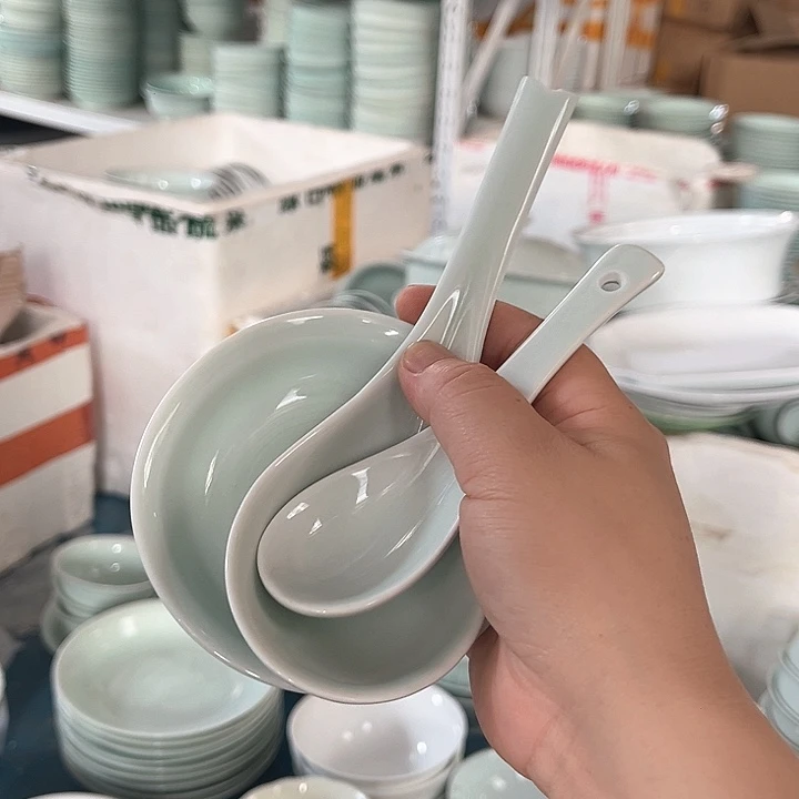 陶瓷青瓷，味碟五个，小勺五个，大勺两个，微瑕包邮