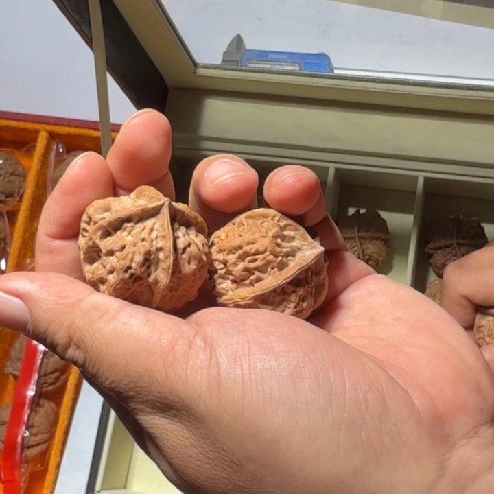 文玩核桃把件铁62蛤蟆四棱