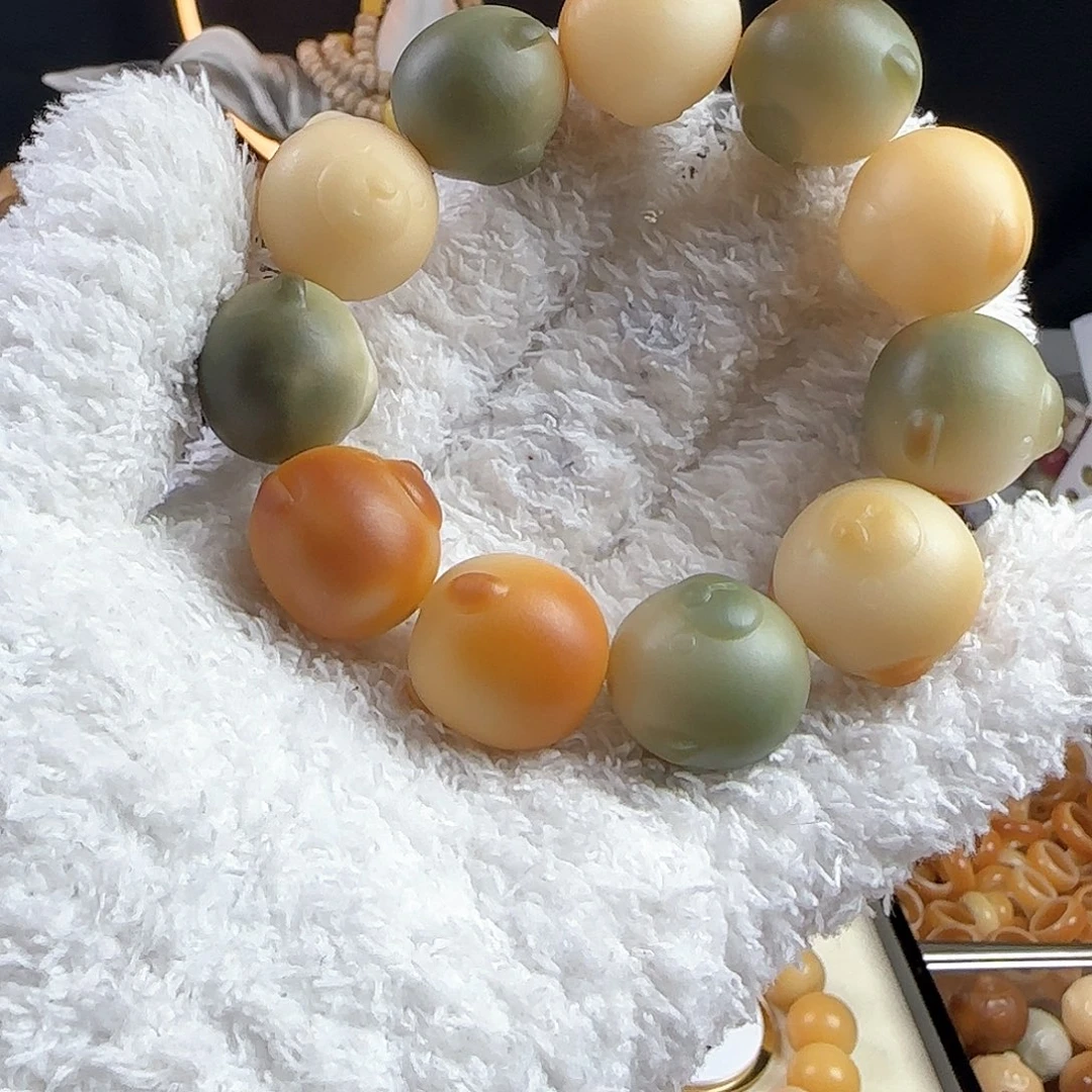 菩提根/象牙果手串工***队瑕疵卡22大熊头手串一条