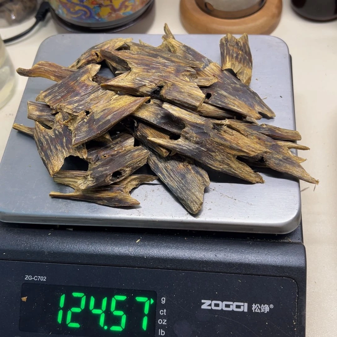 沉香碎屑沉香L*F老白棋乌身圆叶124克