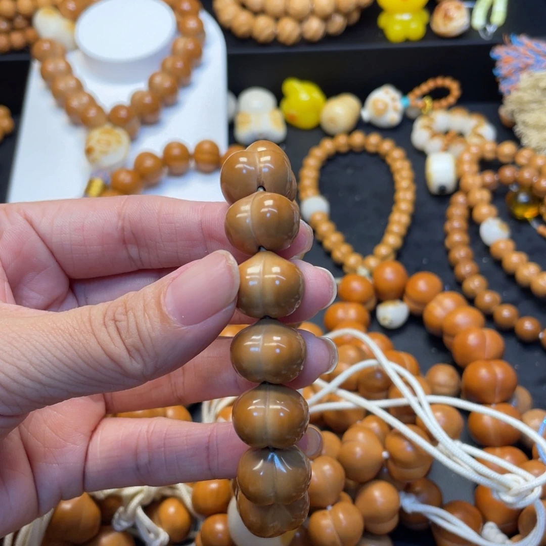 一***米吊坠猴头核桃全品屁桃手串