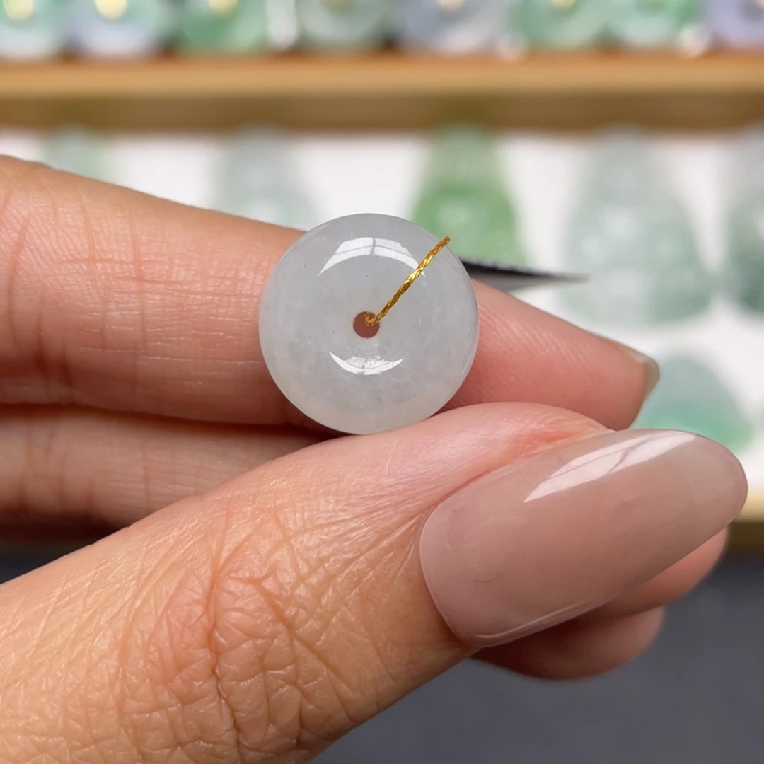 翡翠未镶嵌颈饰平安扣