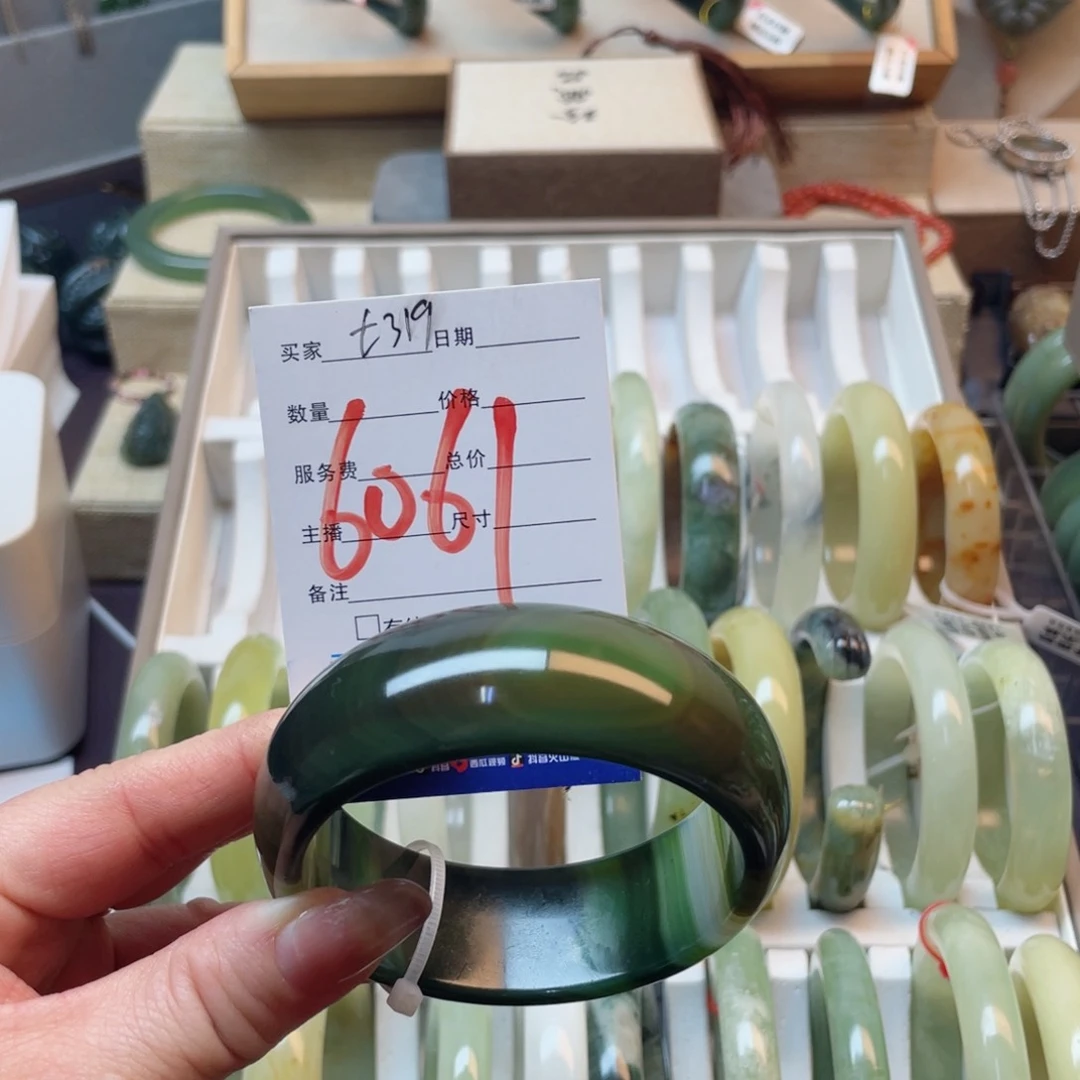 蛇纹石玉手镯未镶嵌