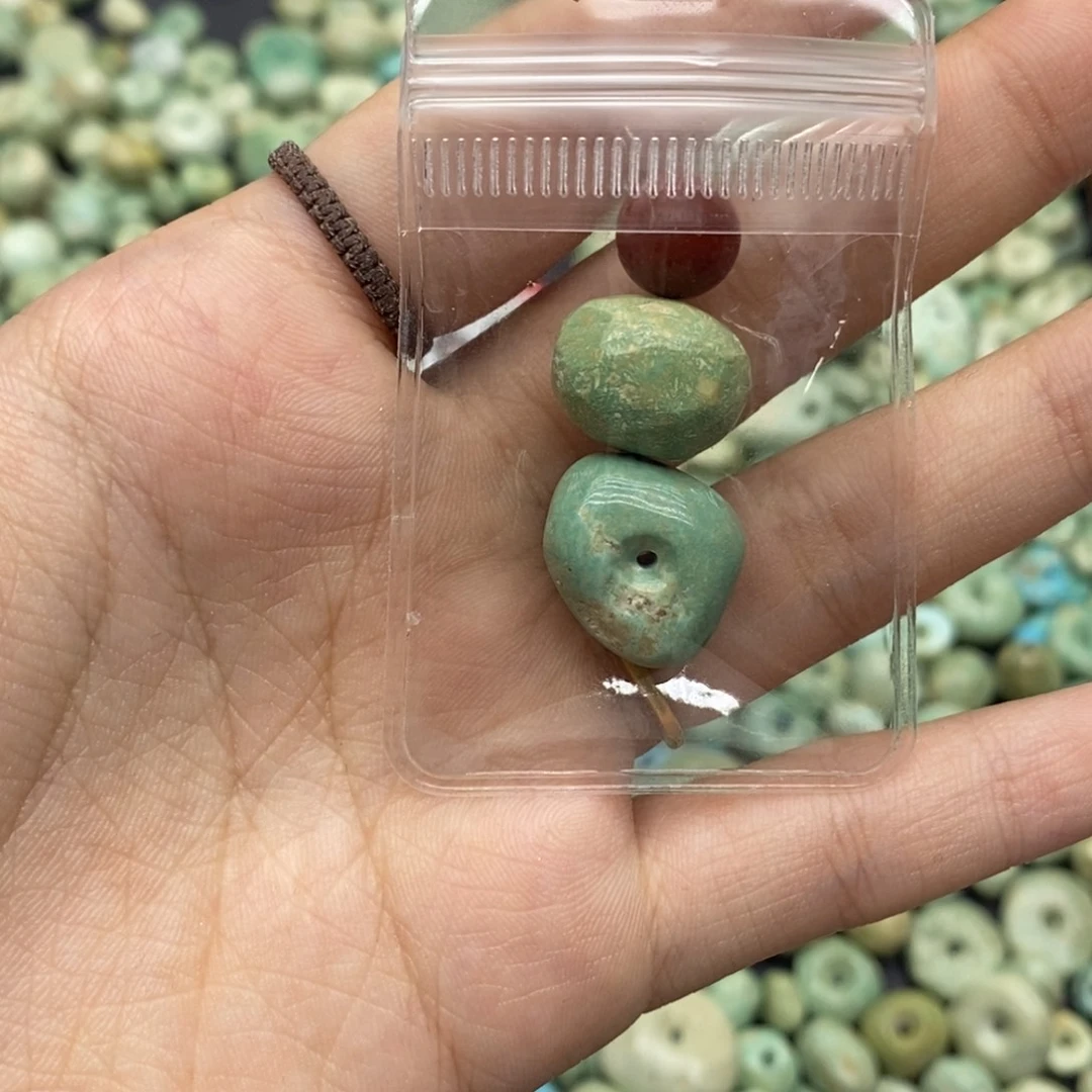 张***生南红玛瑙未镶嵌珠宝奇石