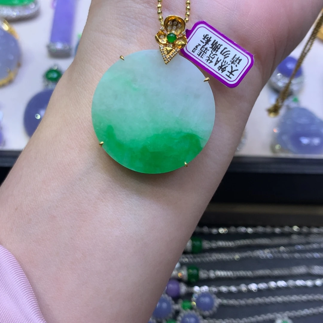 翡翠18K金镶嵌颈饰