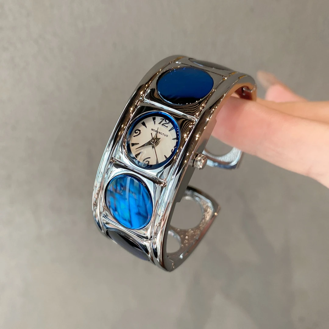 手镯手表轻奢高级感时尚女表潮流时尚女表石英表腕表蓝色首饰百搭