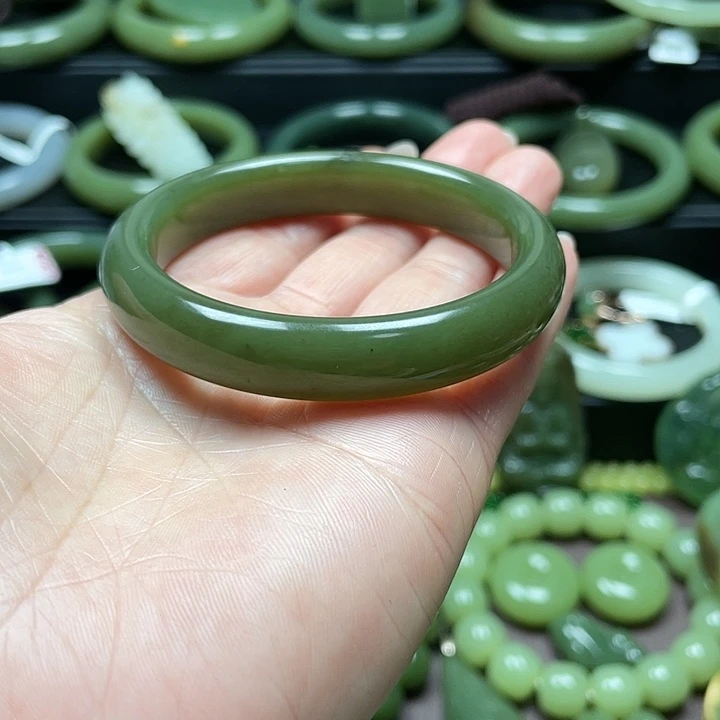 和田玉未镶嵌手镯