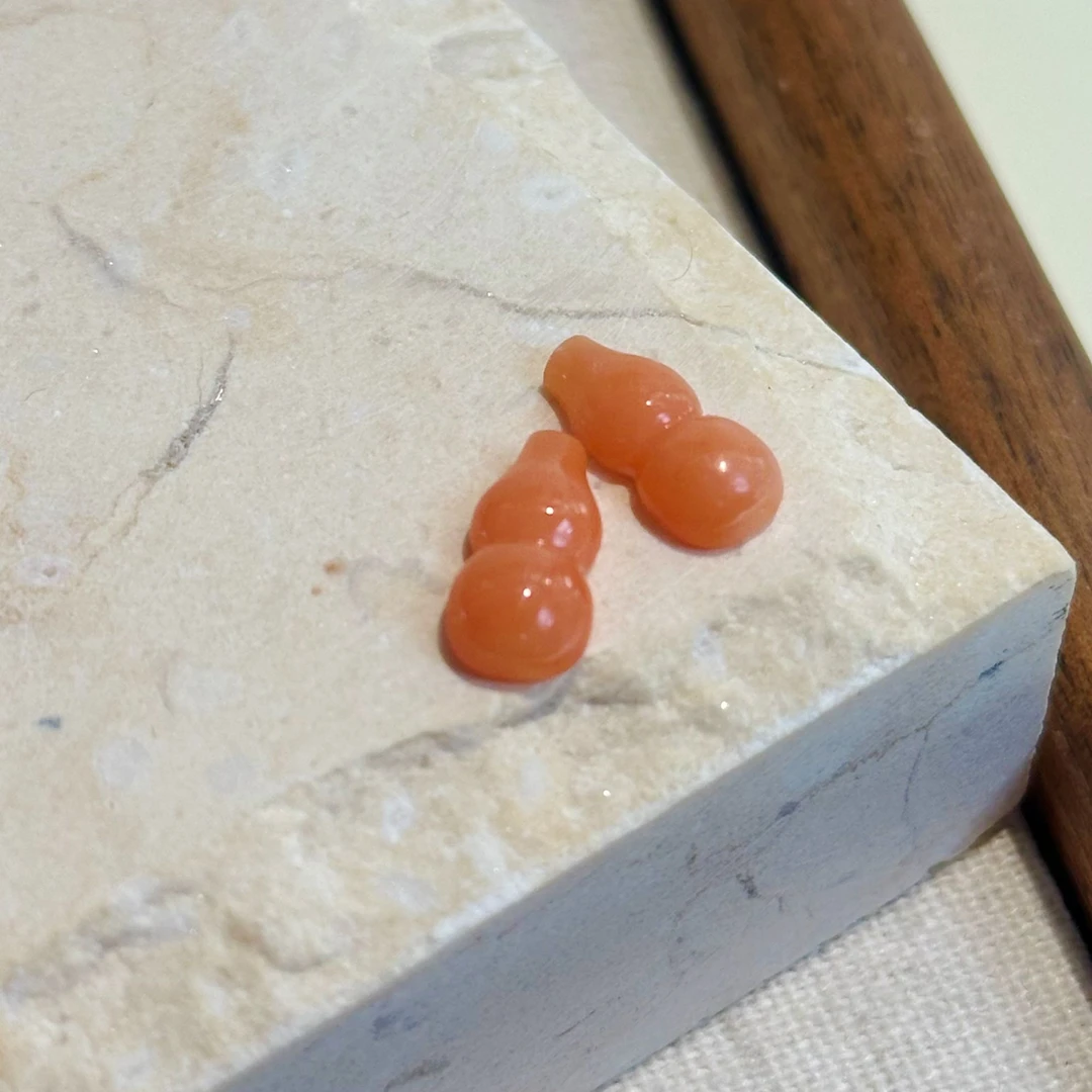 momo珊瑚福禄雕刻件（一对）0.85g——111004