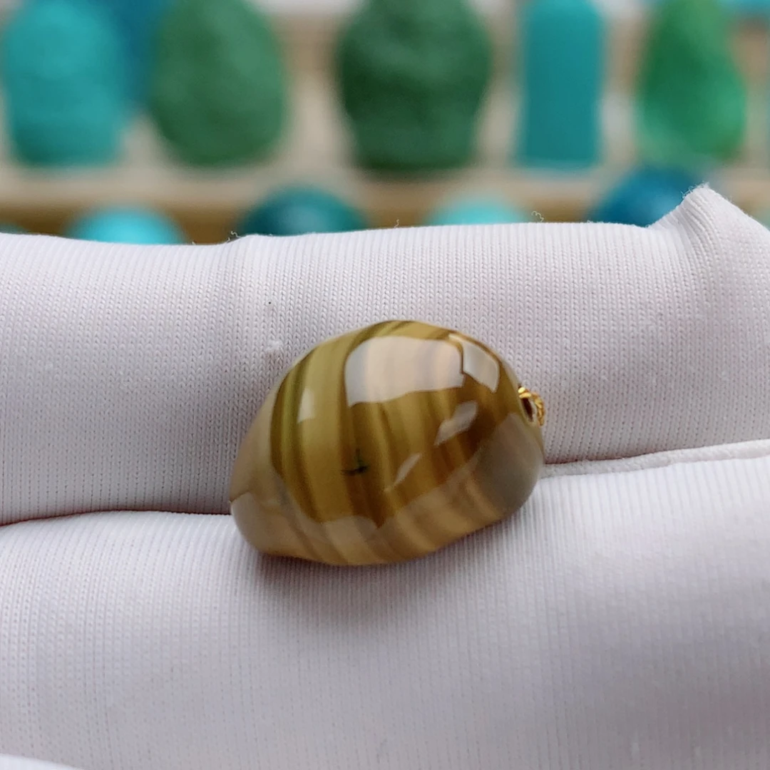 绿松石未镶嵌挂件