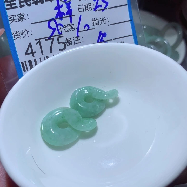 翡翠颈饰未镶嵌梓*