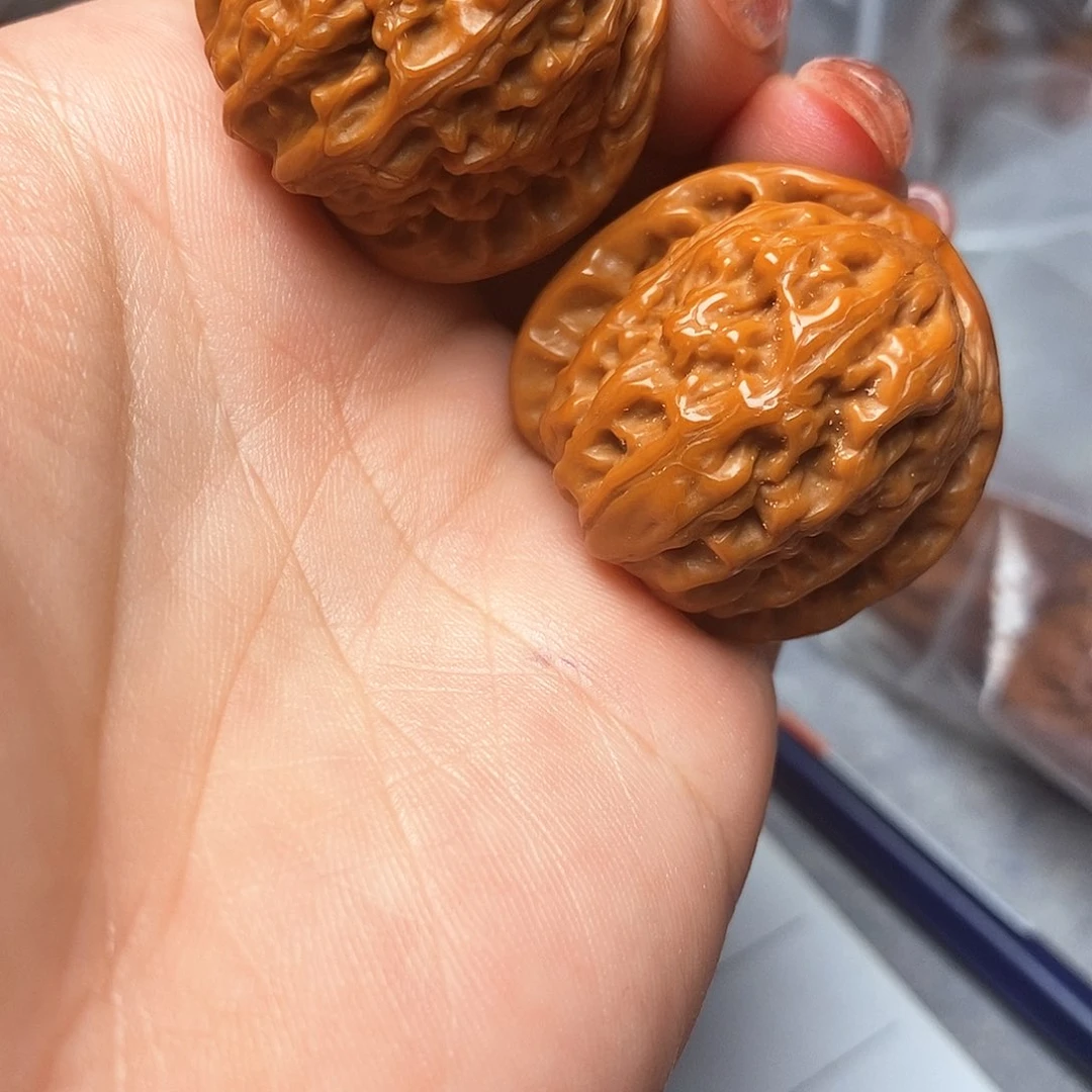 文玩核桃吊坠白狮子