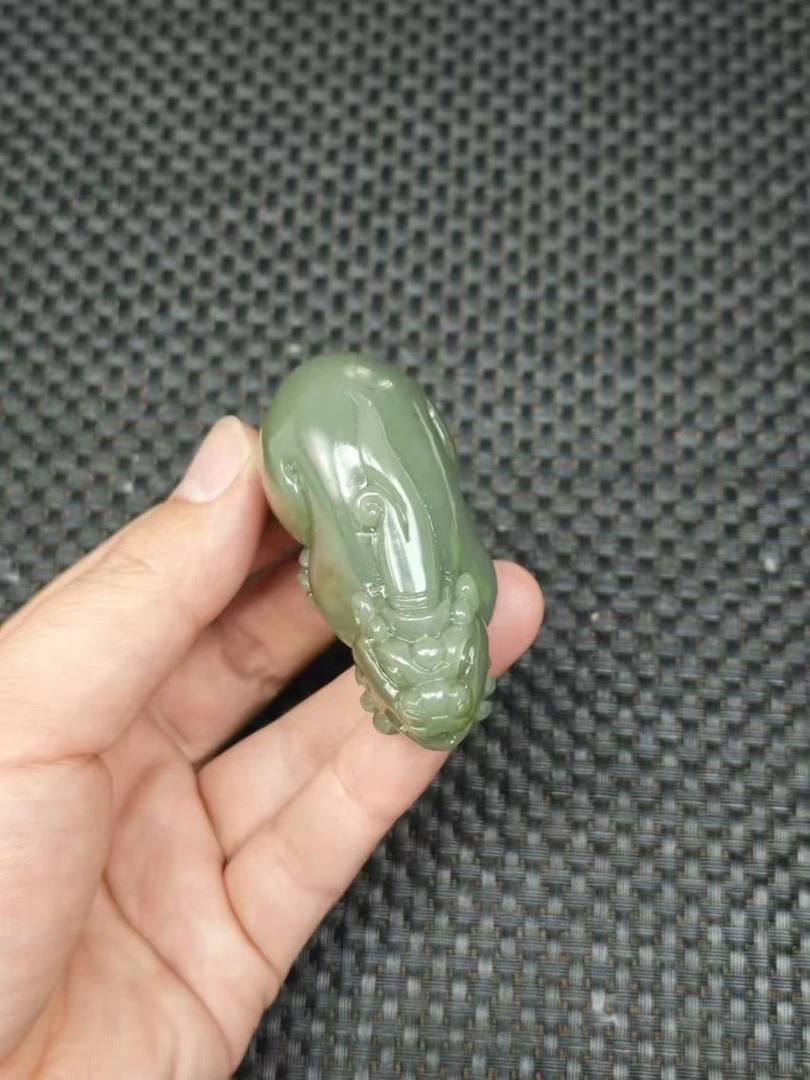 天然和田玉老料精雕貔貅把件油润细糯