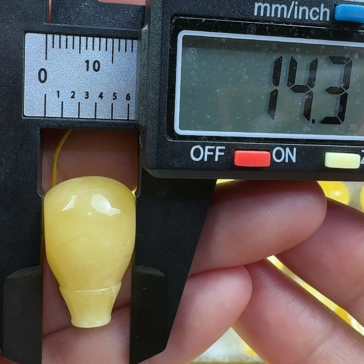 蜜蜡未镶嵌裸石22