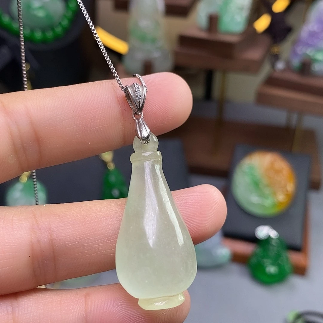 吊坠(赠链)未镶嵌翡翠