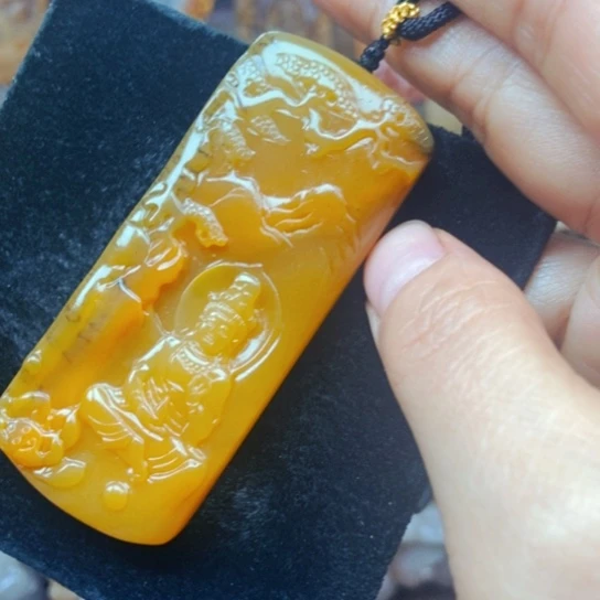 石英质玉（黄龙玉）未镶嵌颈饰