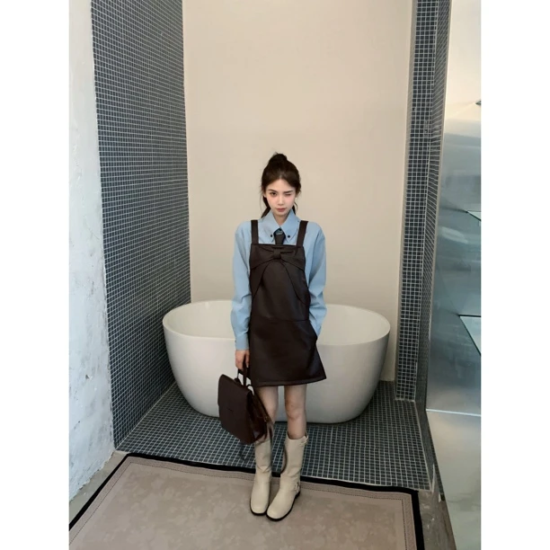 【赵小小&回忆胶卷】8931 秋季PU皮背带减龄设计感学院风吊带连衣裙