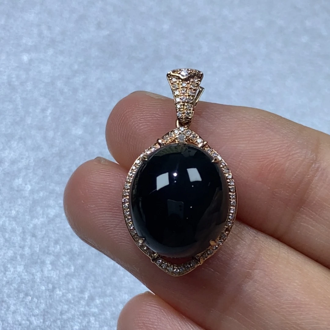 翡翠18K金镶嵌颈饰吊坠