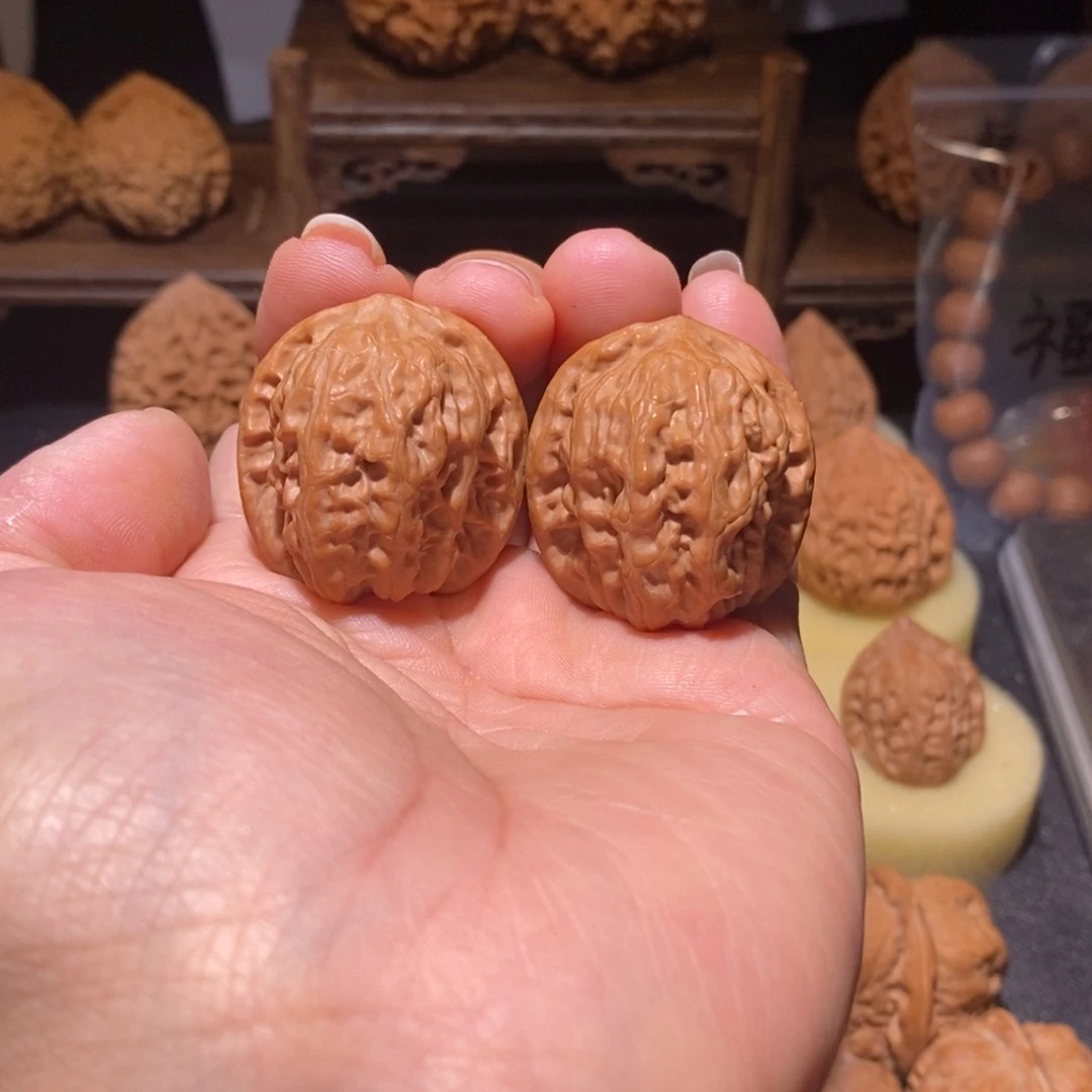 文玩核桃吊坠野狼31+