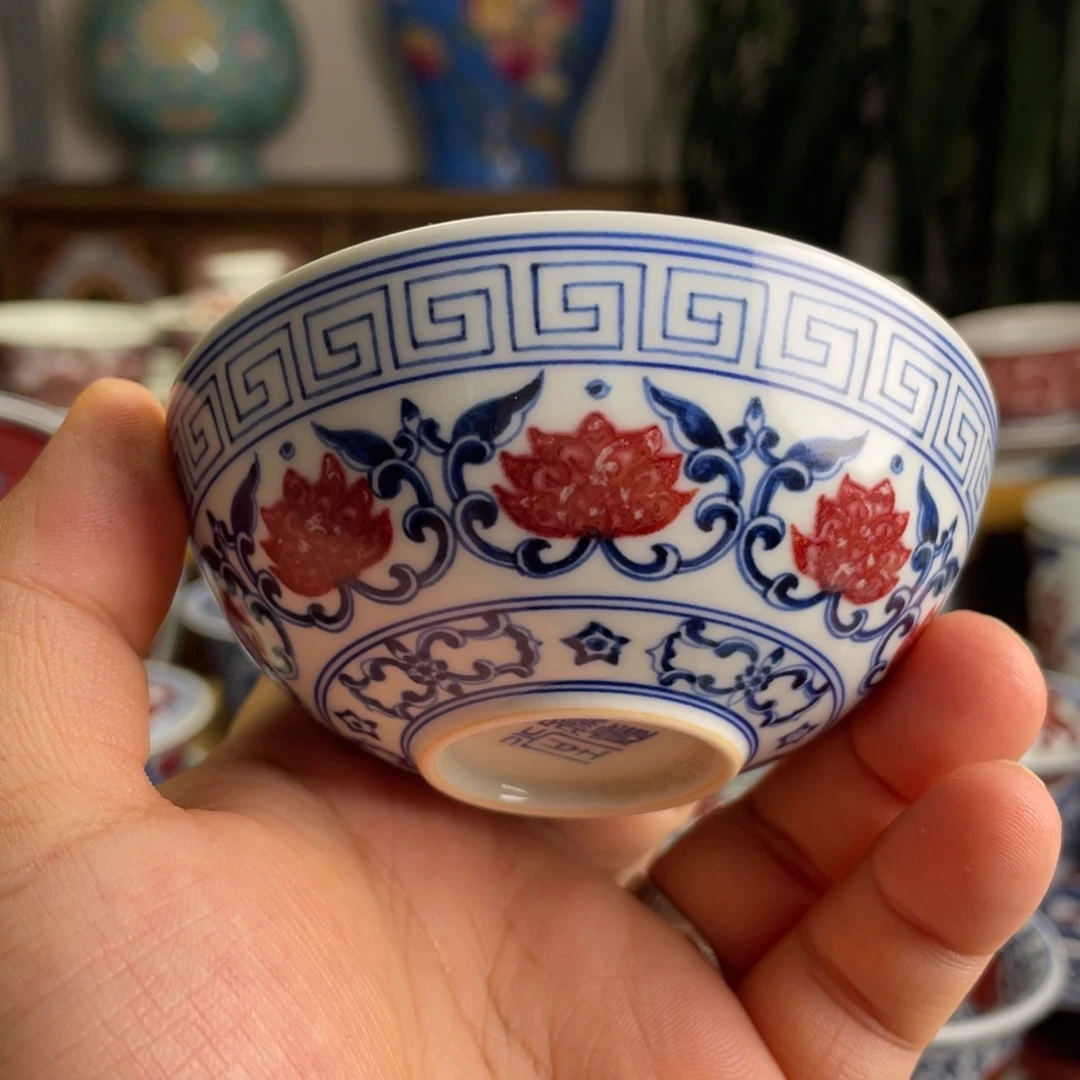 釉里红缠枝莲普洱杯