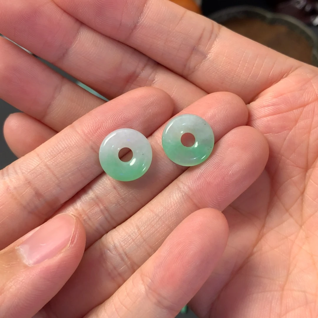 古***婷翡翠裸石两个甜甜圈