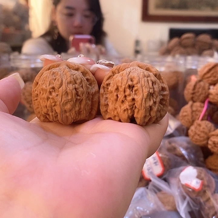 文玩核桃吊坠36狼牙山