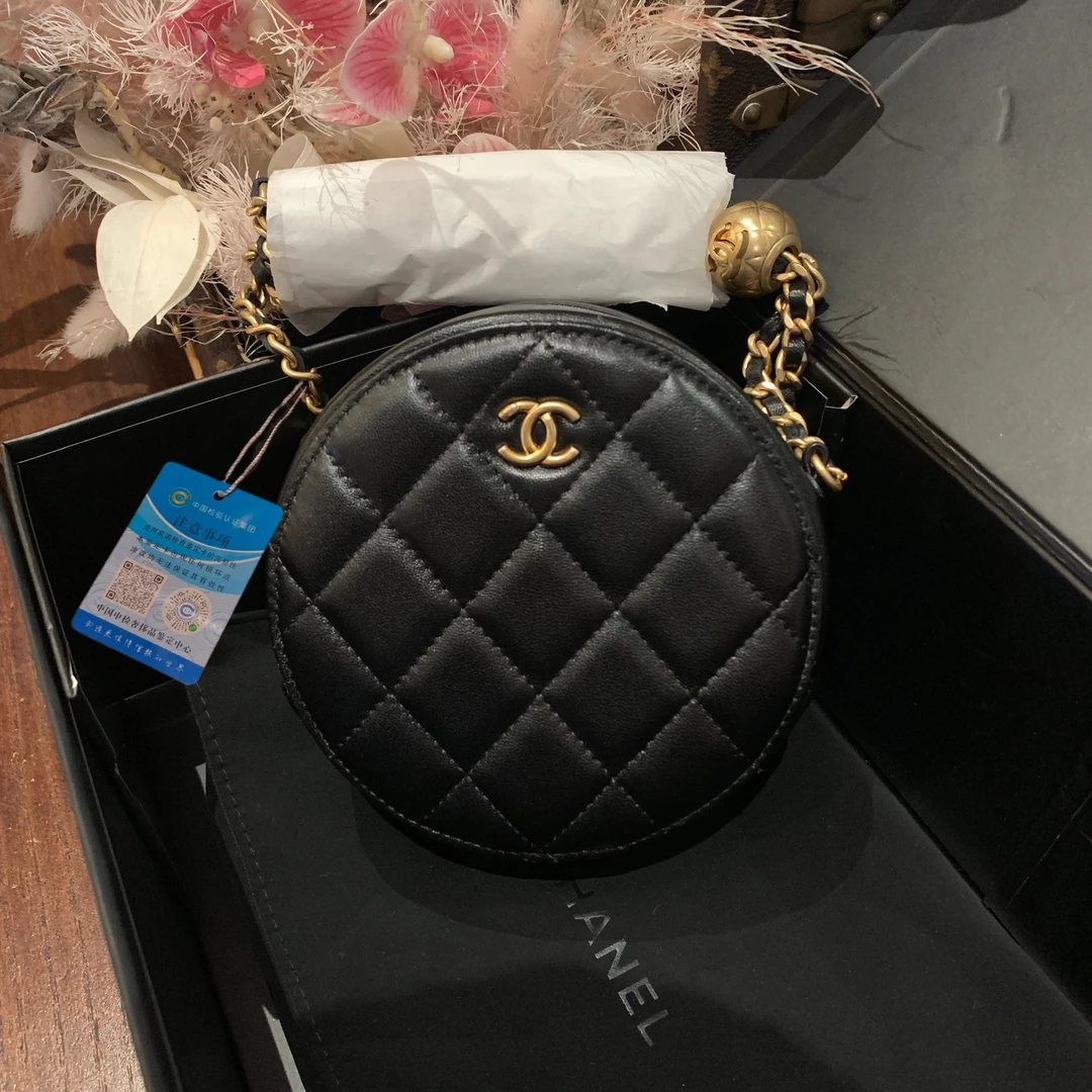 全新未使用 Chanel/香奈儿  黑金金球小圆饼全新闲置29开/sp22821