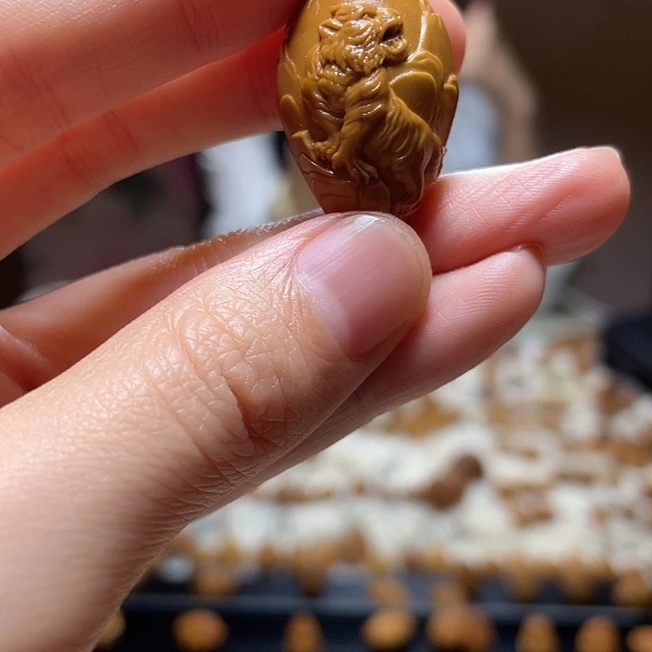 橄榄核吊坠上山虎