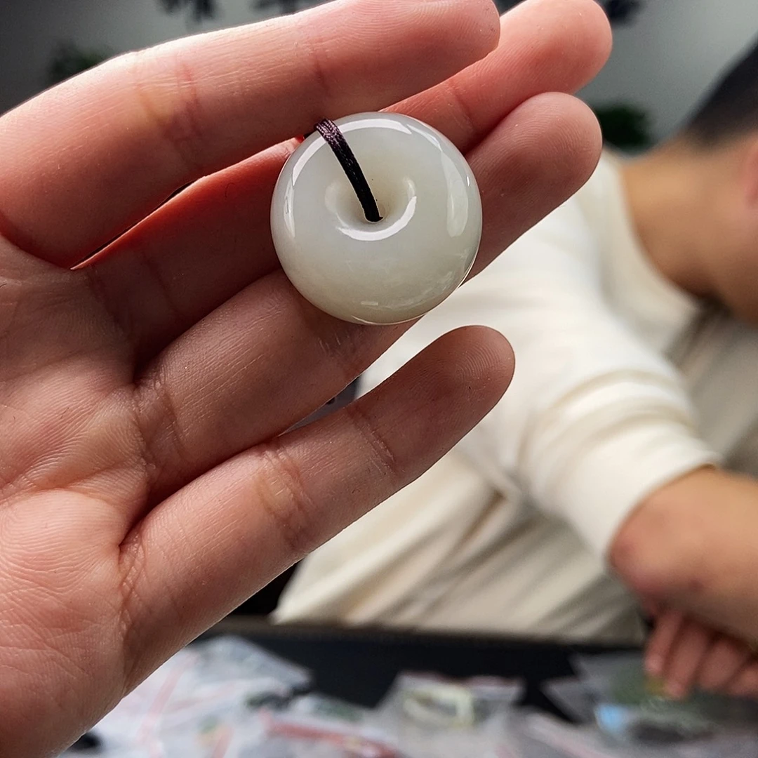 和田玉未镶嵌颈饰颜色多样性发拍一发一