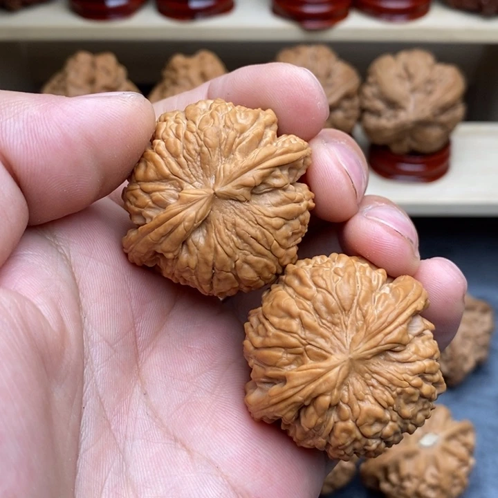 文玩核桃把件球白
