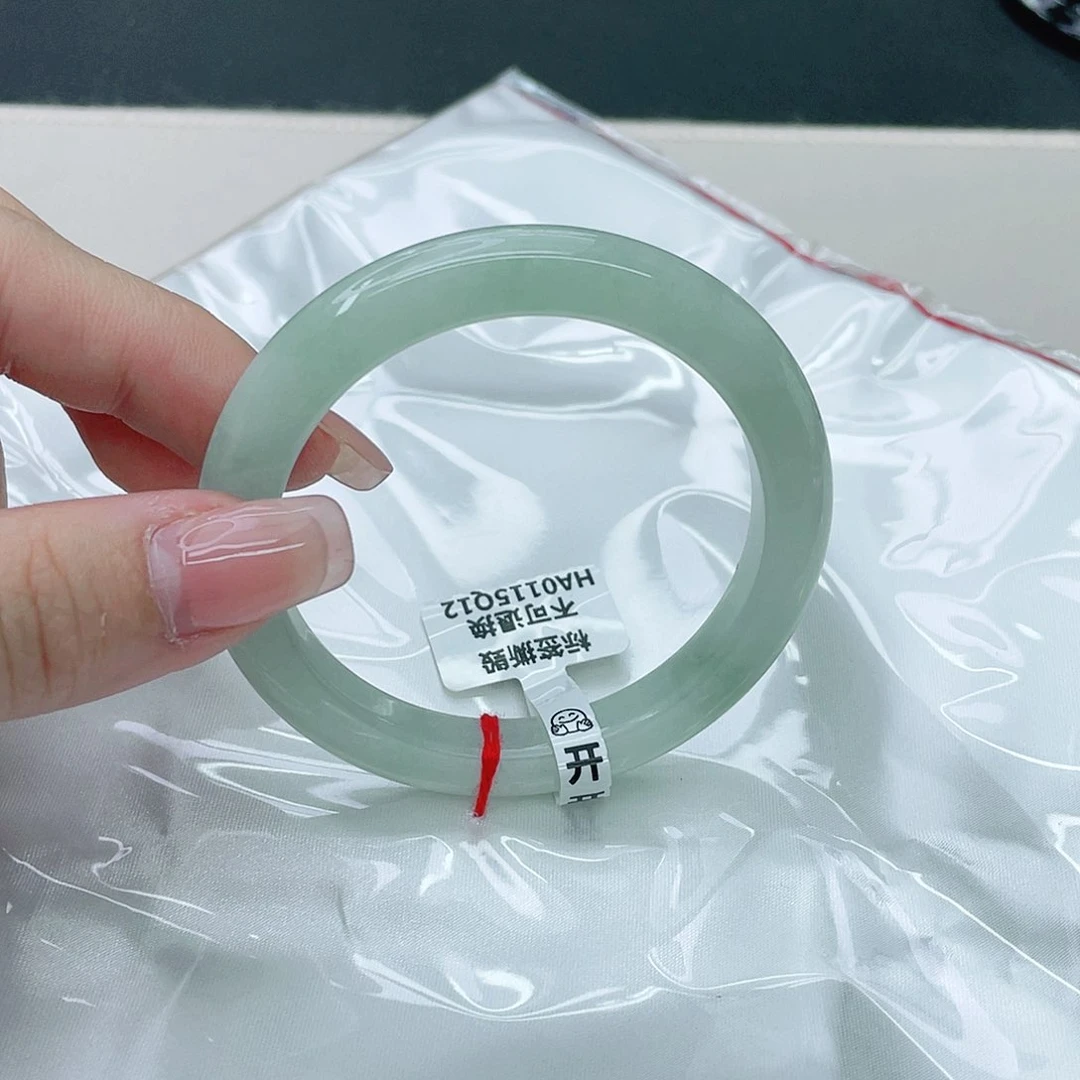 翡翠手镯未镶嵌正53.3