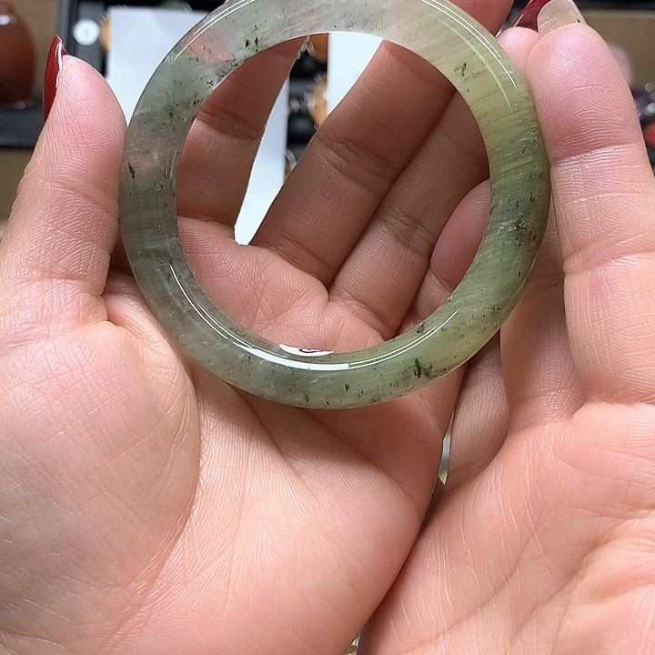 水晶水晶手镯子未镶嵌名****新