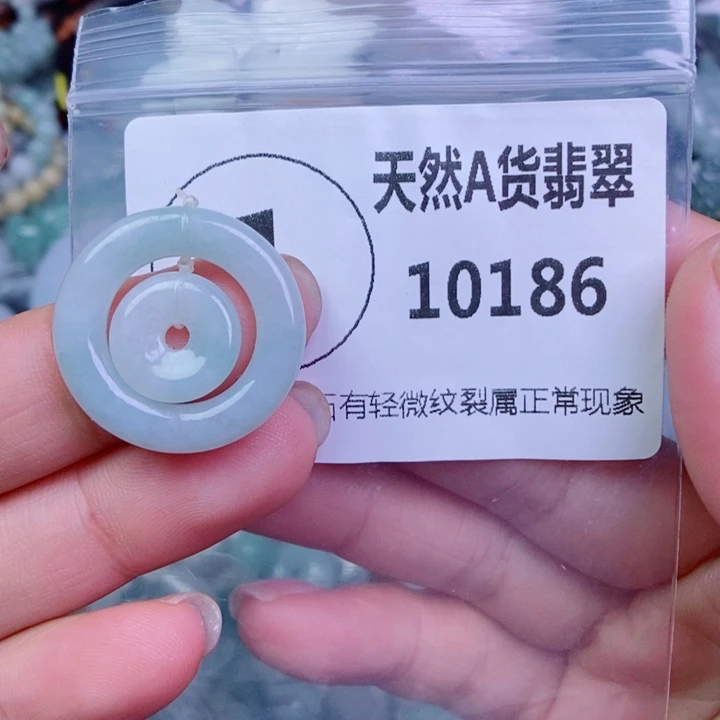 翡翠未镶嵌颈饰吊坠