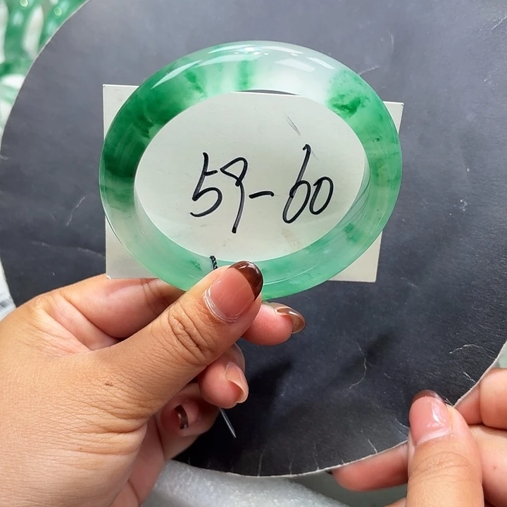 石英质玉(非洲翠)未镶嵌手镯