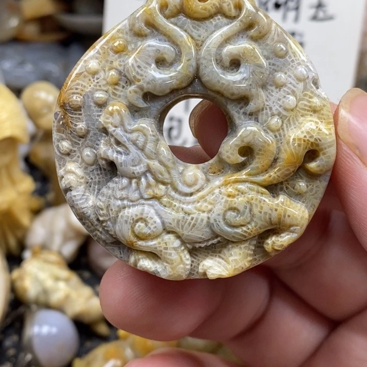 硅化珊瑚（珊瑚玉）未镶嵌颈饰