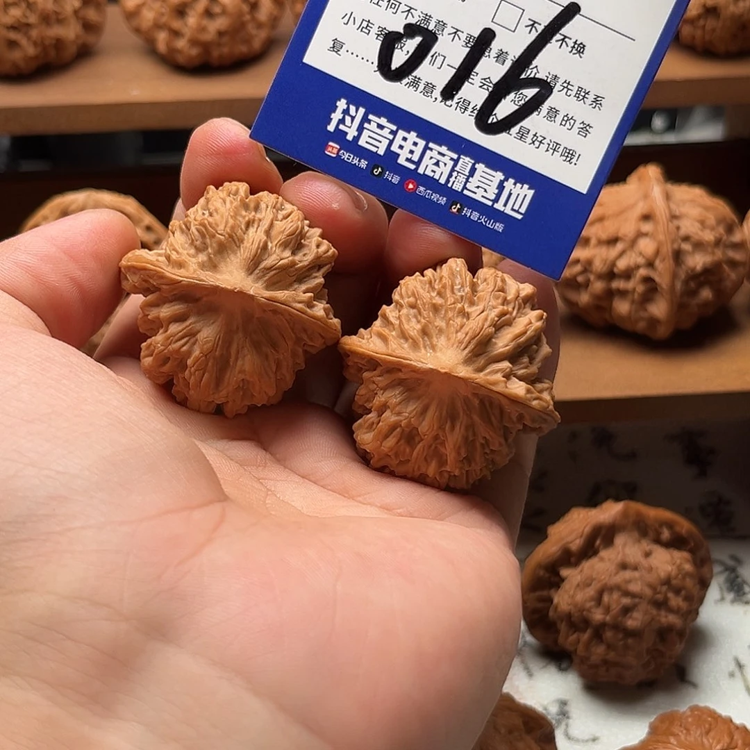 文玩核桃吊坠梨木台37全品