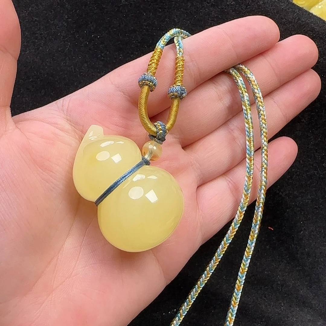 蜜蜡未镶嵌珠宝奇石