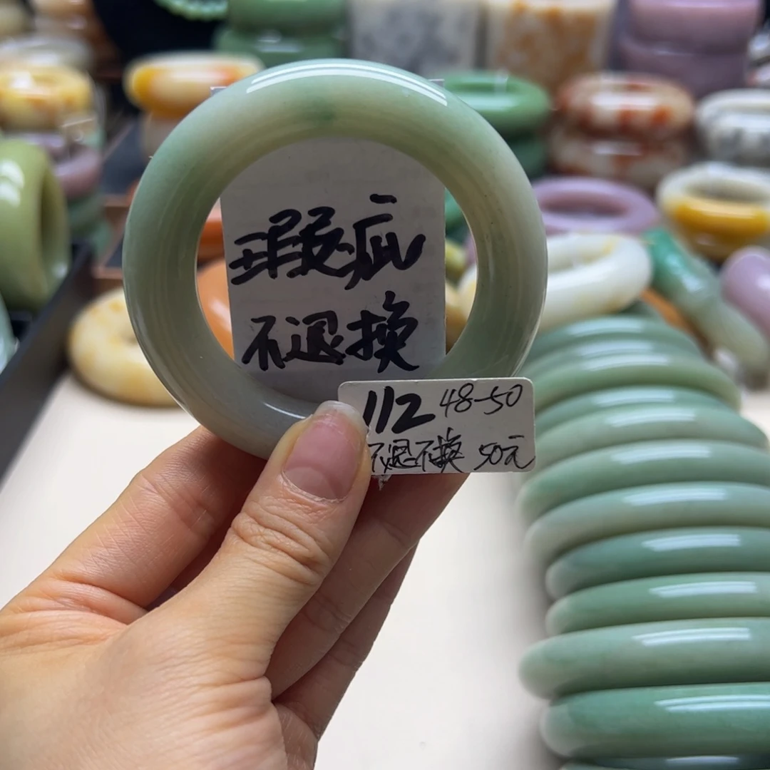 未镶嵌手镯石英岩玉