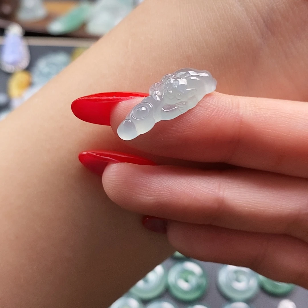 翡翠未镶嵌颈饰金蟾