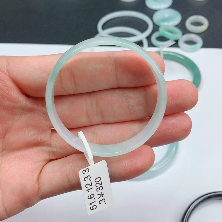 翡翠未镶嵌手镯51-52公主镯