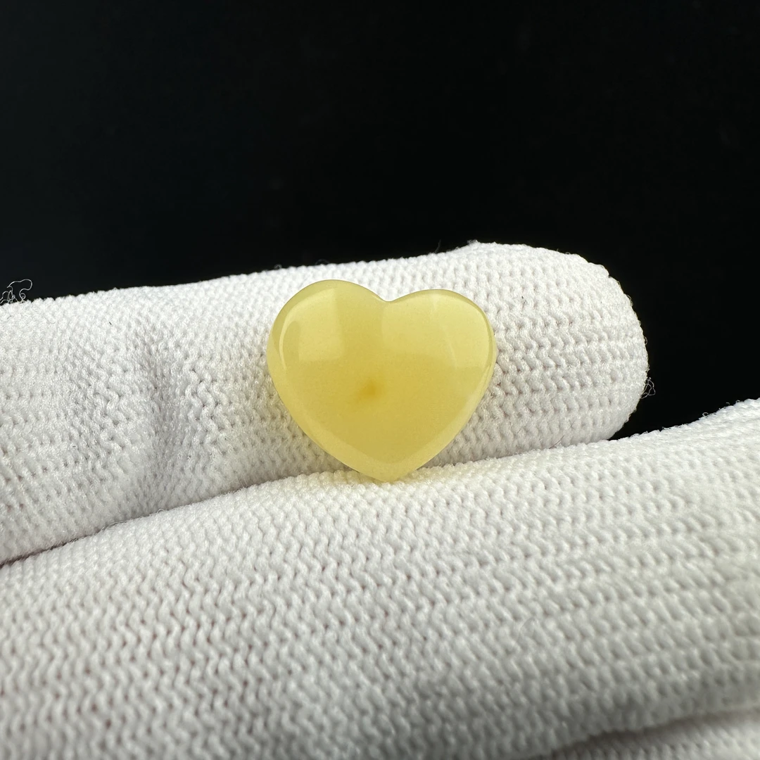 J1468天然蜜蜡俄料爱心14*12*6mm 一物一图 实物拍摄 假一罚十